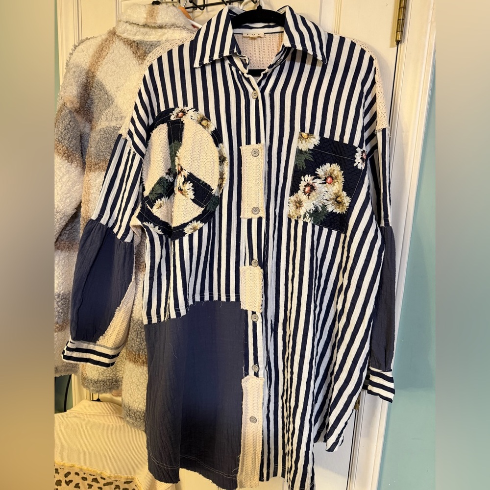 Pol Oversized Peace Patch Button Down Plaid Shirt… - image 3